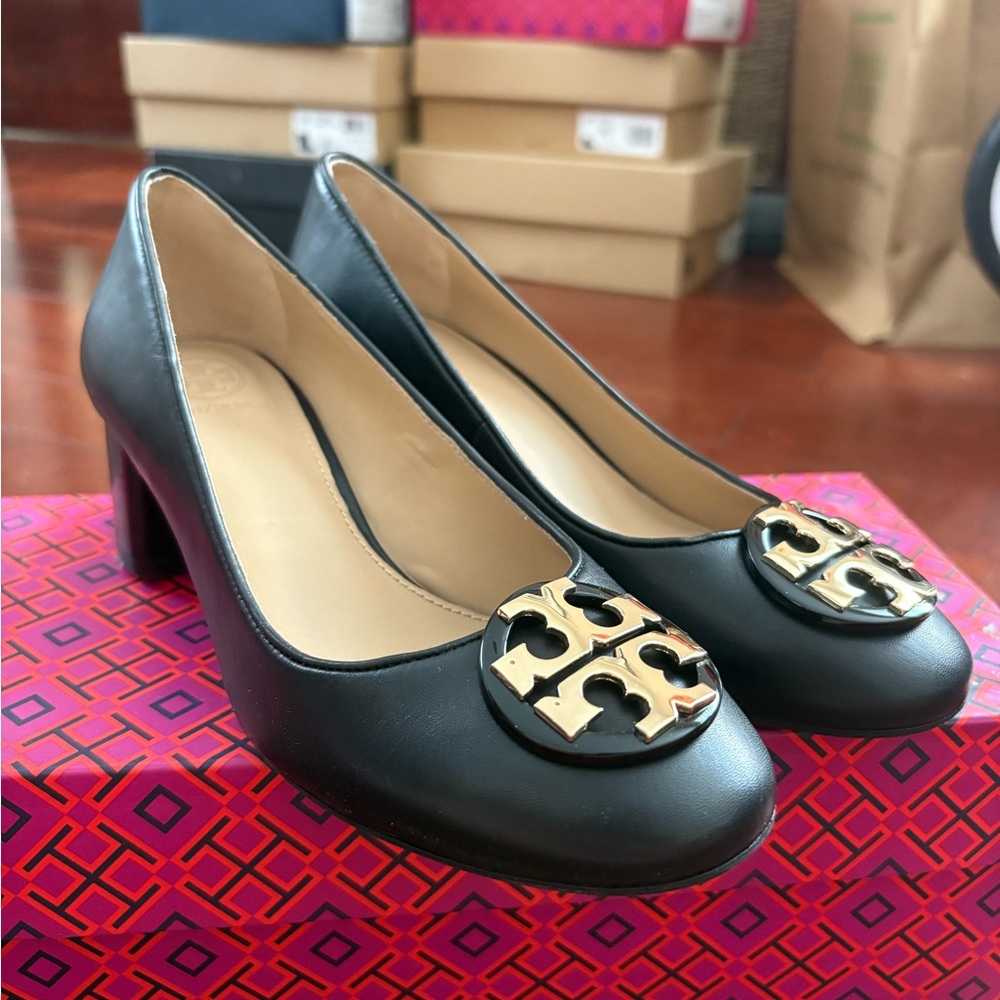 Tory Burch Chelsea Pumps